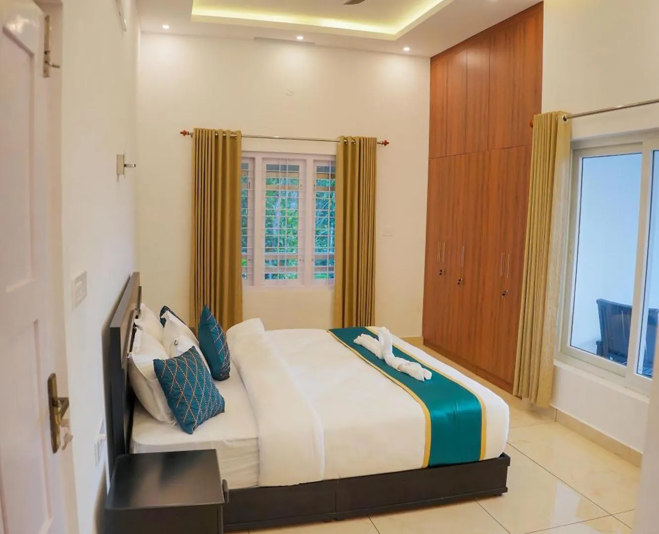 Cardamom Casa Plantation Villa Munnar